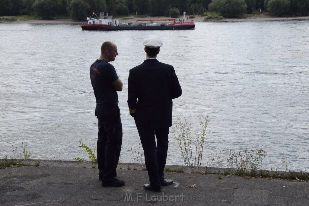 Uebung BF Taucher und Presse Koeln Zoobruecke Rhein P393.JPG - Miklos Laubert